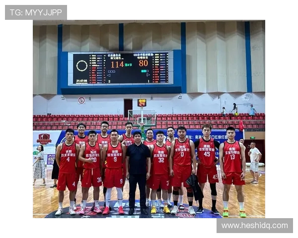 篮球精神激发团队力量让青春在拼搏与梦想中闪耀光芒