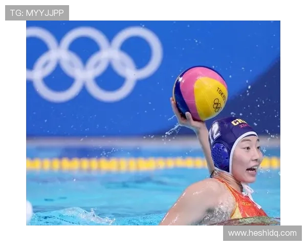 女子水球对决中国队挑战匈牙利队争夺世界冠军荣耀